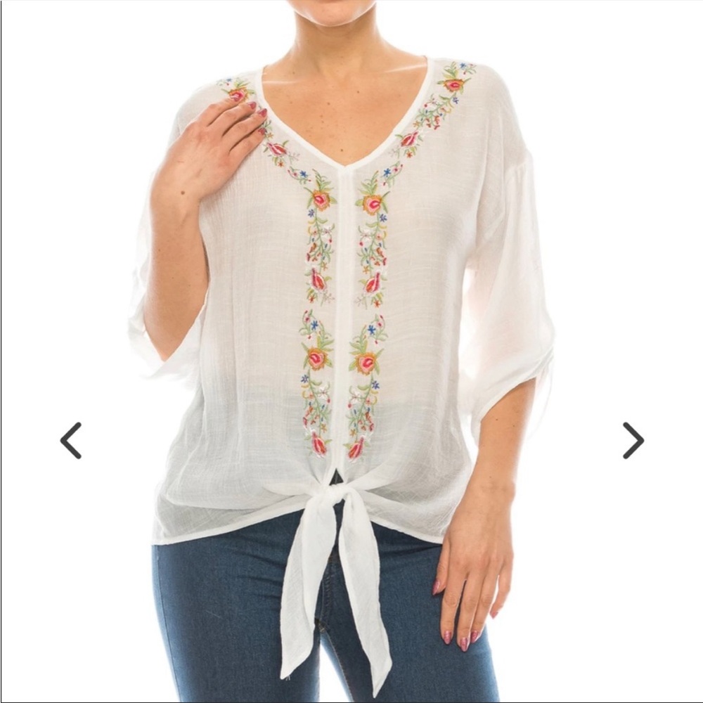 💐Zac and Rachel Woman Embroidered Tied Top💐